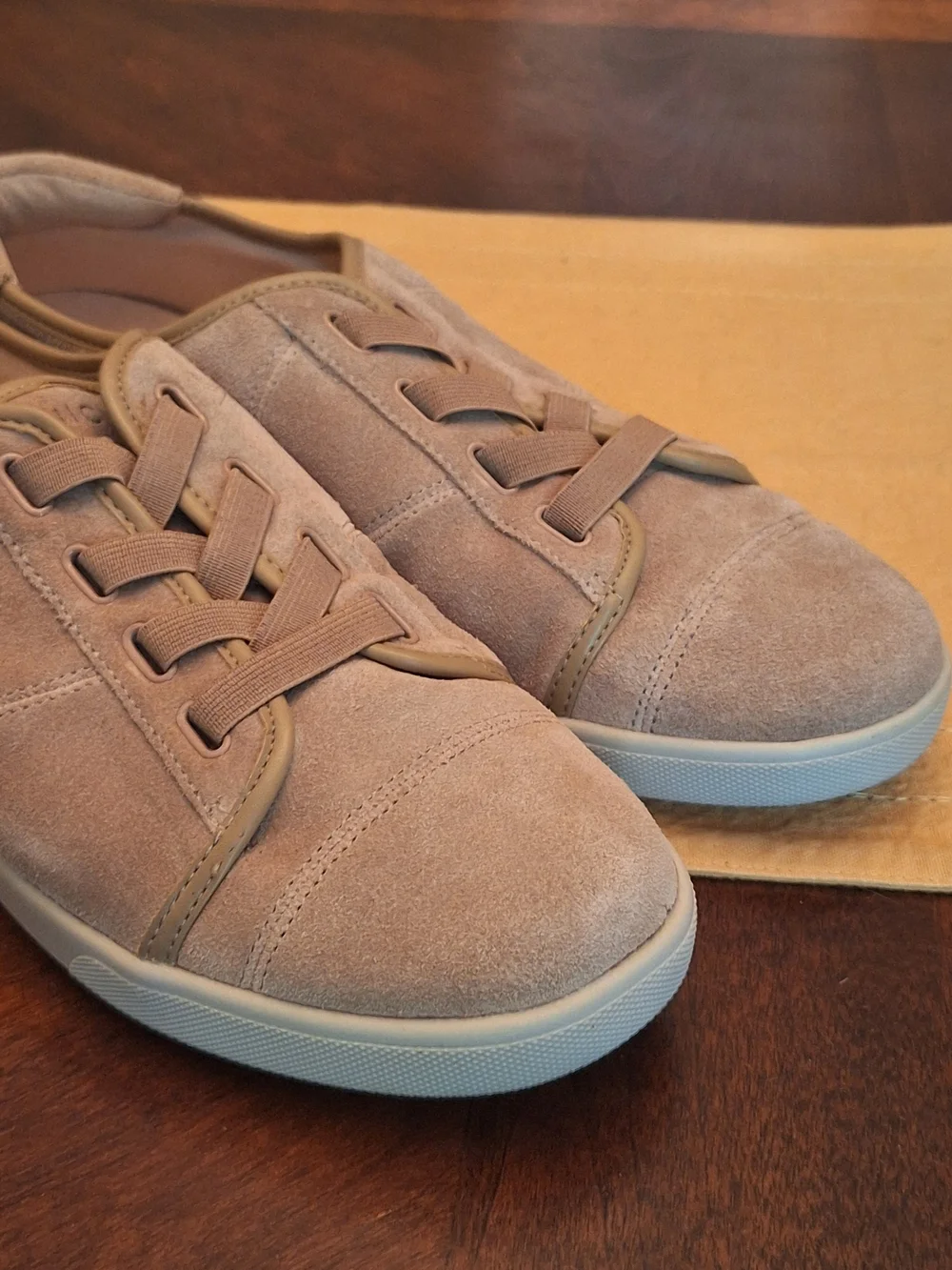 Wide Width Vionic Sandy Suede Lace-Up Sneakers 9.5 Wide